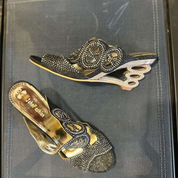 Sparkly shoes - Picture 3 of 3